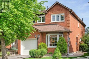 5031 Northern Lights Cir in Mississauga, ON - Building Photo