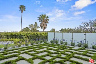 5738 Busch Dr in Malibu, CA - Foto de edificio - Building Photo