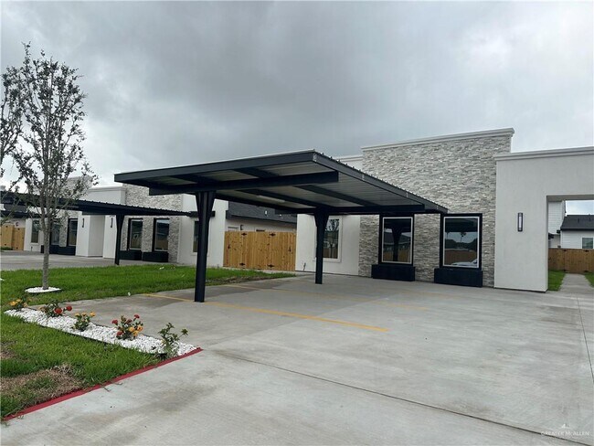 2002 E 1st St in Mission, TX - Building Photo - Building Photo