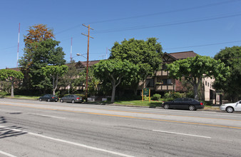 Village Garden in North Hollywood, CA - Building Photo - Building Photo