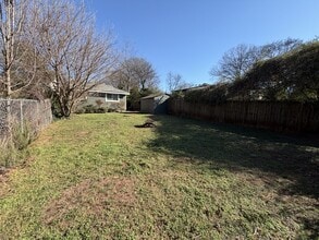 Fully Gated 3 Bed 2 Bath Plus Bonus Room in Atlanta, GA - Building Photo - Building Photo