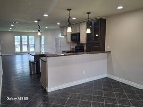 129 Richards St in College Station, TX - Foto de edificio - Building Photo