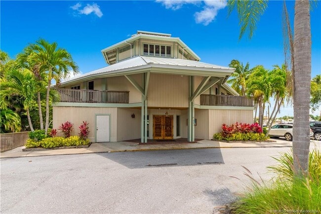 4095 SE Centerboard Ln