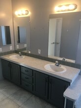 21272 Morro Rd in Apple Valley, CA - Foto de edificio - Building Photo