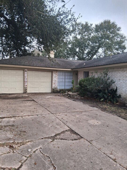 6823 Castleview Ln in Missouri City, TX - Building Photo