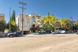 15206 Burbank Blvd in Sherman Oaks, CA - Building Photo
