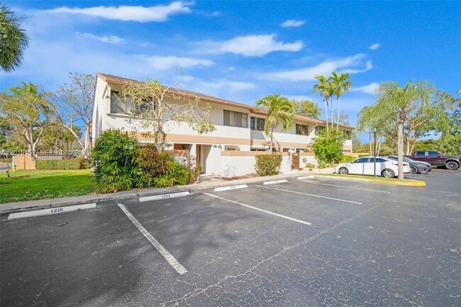 4250 SW 70th Terrace in Davie, FL - Building Photo - Building Photo