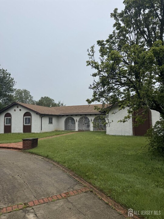 501 Buckelew Ave in Monroe Township, NJ - Building Photo