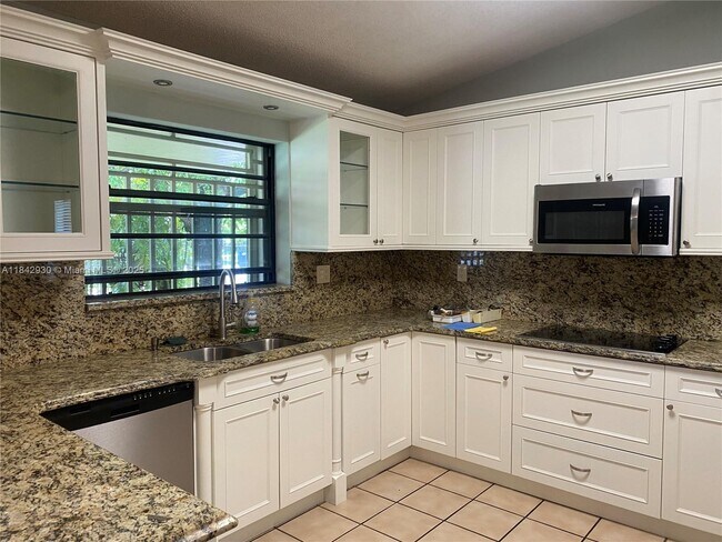 11235 SW 32nd St in Miami, FL - Building Photo - Building Photo