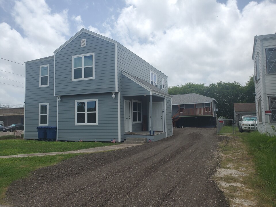 1621 6th St, Unit #2 in Corpus Christi, TX - Building Photo