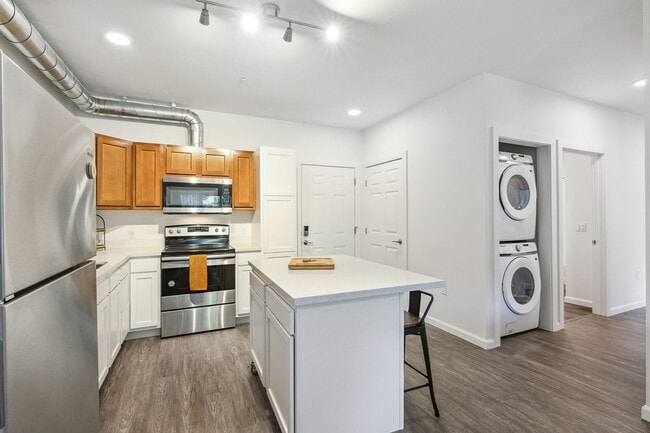 Pullman Lofts in Santa Rosa, CA - Foto de edificio - Building Photo