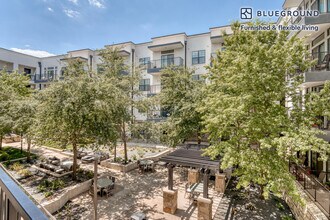 10011 Stonelake Blvd in Austin, TX - Building Photo - Building Photo