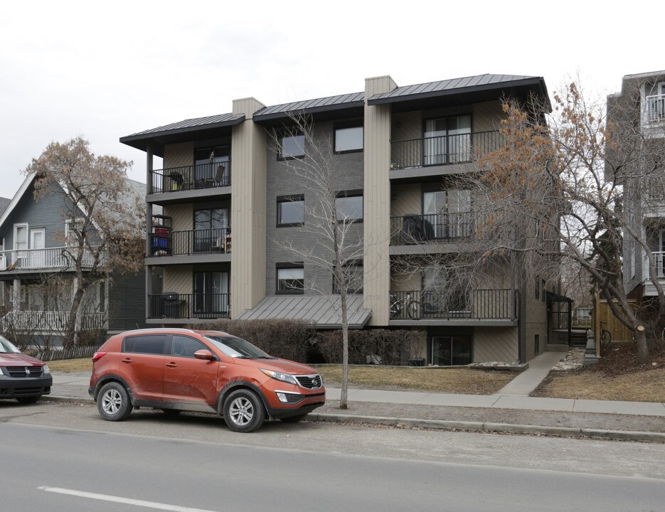 1711 11th Ave SW in Calgary, AB - Building Photo