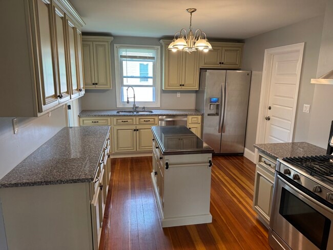 322 Asylum St, Unit 1
