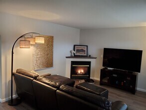 2160 SW 16th Ave in Oak Harbor, WA - Building Photo - Building Photo