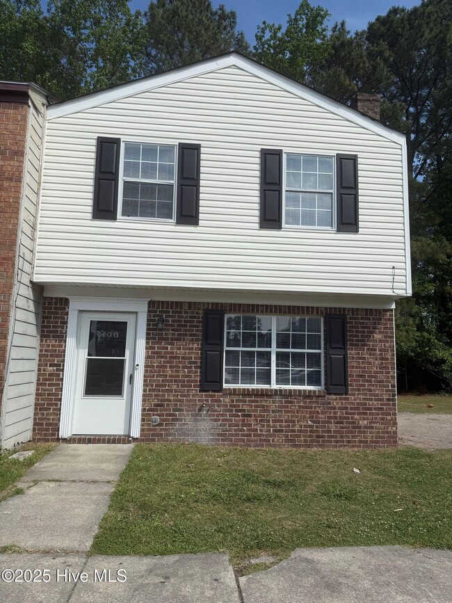 property at 400 Myrtlewood Cir