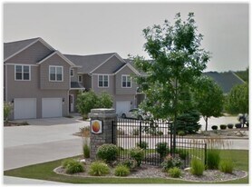 The Villa Apartments in Peoria, IL - Building Photo