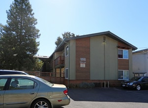 Robin Lane Apartments in Concord, CA - Foto de edificio - Building Photo