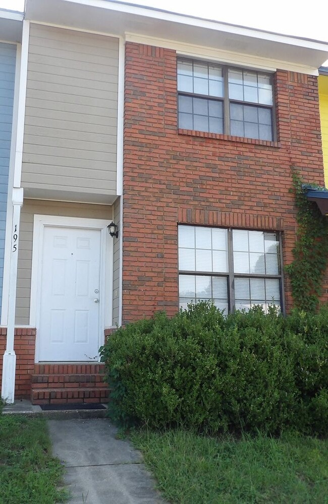 property at 195 Lakeview Dr
