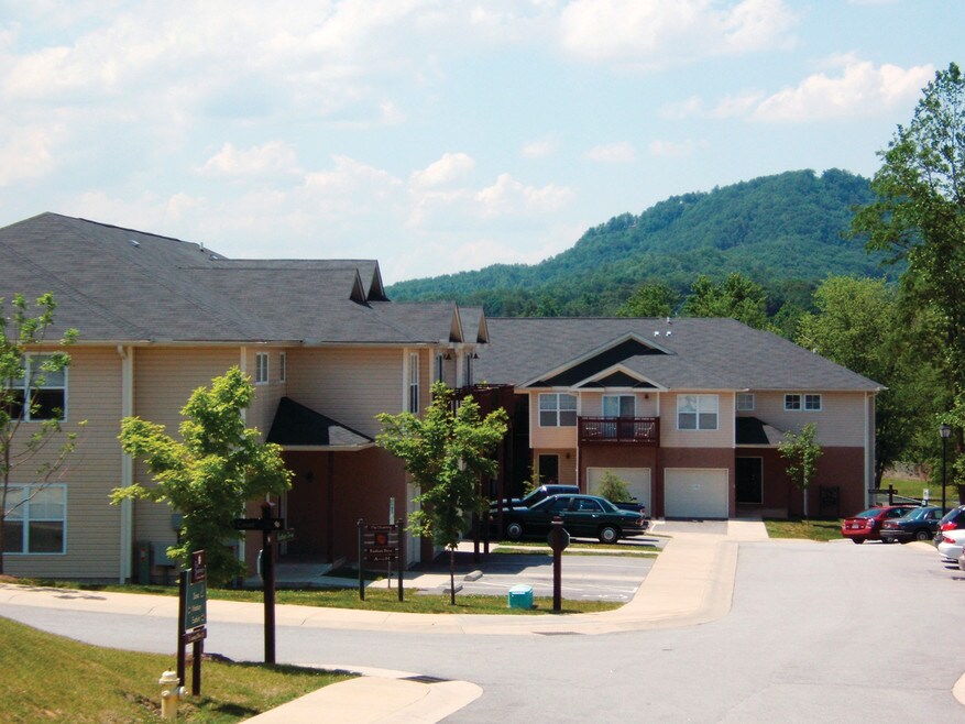 2148 Howard Gap Rd Apartments Hendersonville, NC Apartments For Rent
