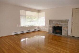 2430 NW 59th St in Seattle, WA - Building Photo - Building Photo