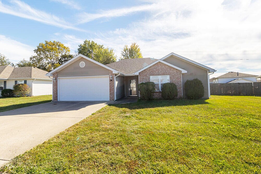 1602 Typhoon Dr in Columbia, MO - Building Photo
