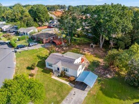 1801 Crestridge Dr SE in Marietta, GA - Building Photo