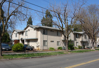 D Street Apartments in Sacramento, CA - Building Photo - Building Photo