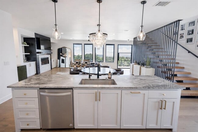 8501 Bronco Ln in Lago Vista, TX - Building Photo - Building Photo