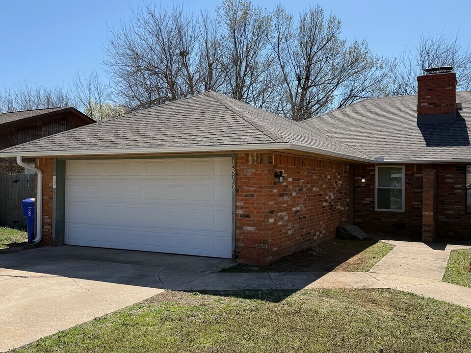 1812 Hillcrest Dr in Norman, OK - Building Photo