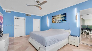 7929 West Dr in North Bay Village, FL - Building Photo - Building Photo