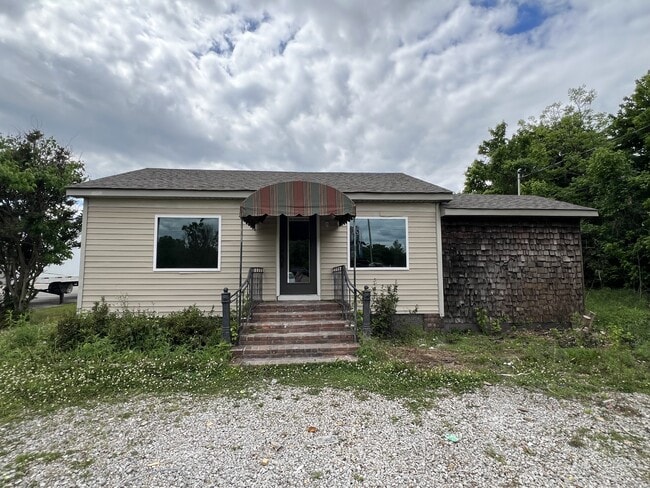 property at 891 U.S. 51 S