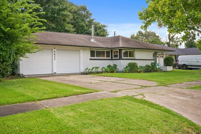 5411 Meadow Creek Ln in Houston, TX - Building Photo - Building Photo