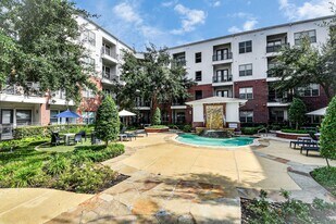 5455 Richmond Ave. in Houston, TX - Building Photo