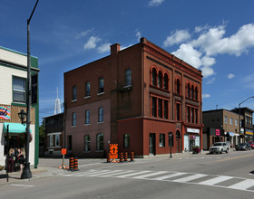 297-303 Raglan St S in Renfrew, ON - Building Photo - Building Photo