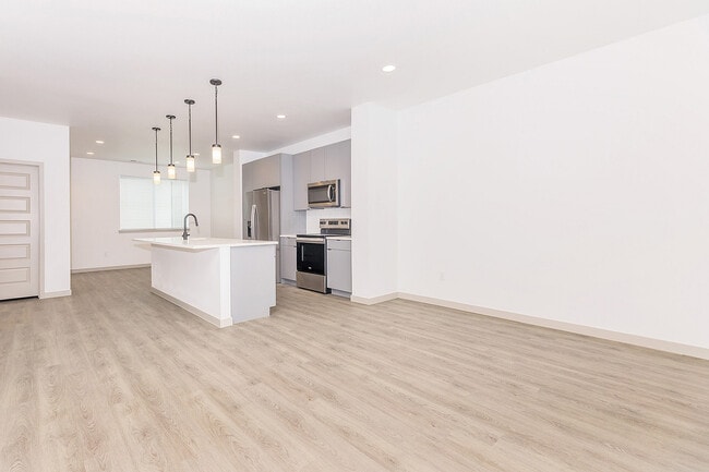 Landings at Gateway in Denver, CO - Foto de edificio - Building Photo