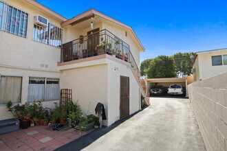 10024 Elizabeth Ave in South Gate, CA - Foto de edificio - Building Photo