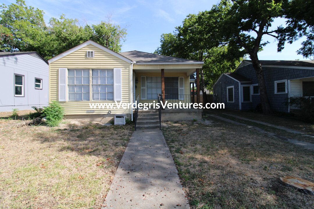 4904 Calmont Ave in Fort Worth, TX - Building Photo