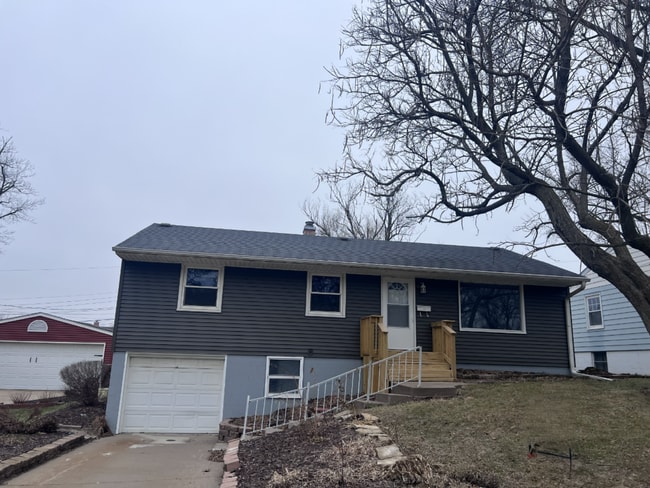 property at 926 Cimarron Dr