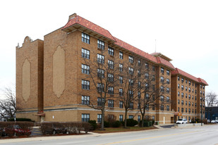 Carroll Tower in St. Charles, IL - Building Photo