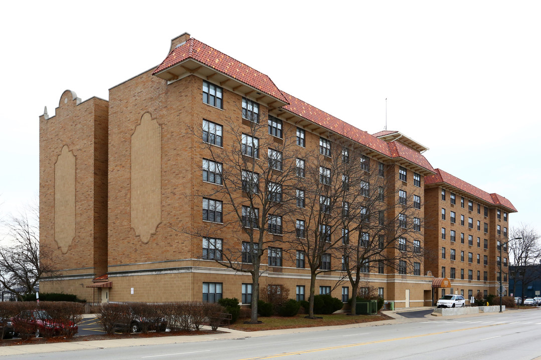 Carroll Tower in St. Charles, IL - Foto de edificio