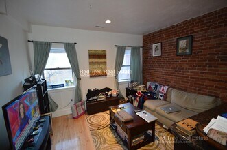 1199 Beacon St, Unit 2 in Brookline, MA - Foto de edificio - Building Photo