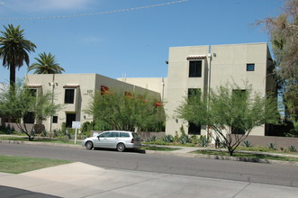 Metro 12 in Phoenix, AZ - Building Photo - Building Photo