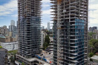 Landmark on Robson in Vancouver, BC - Building Photo - Building Photo