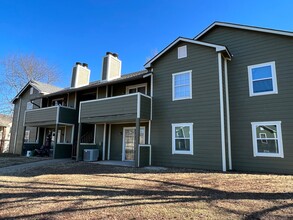 Westbrook Apartments in Rogers, AR - Building Photo - Building Photo