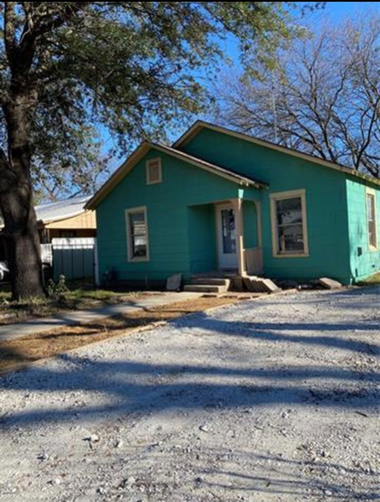 816 Alpha Pl in Clifton, TX - Building Photo
