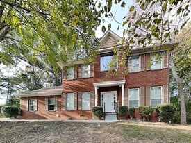 942 Shadow Ridge Trail in Lithonia, GA - Building Photo