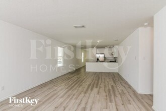 10219 Ickham Ml Ct in San Antonio, TX - Foto de edificio - Building Photo