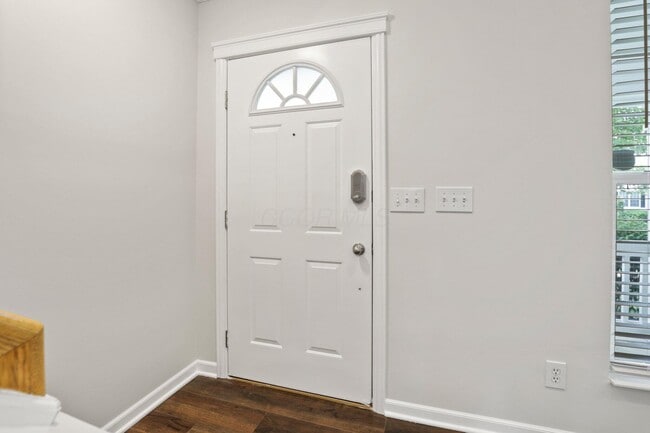 5998 Blaverly Dr in New Albany, OH - Building Photo - Building Photo