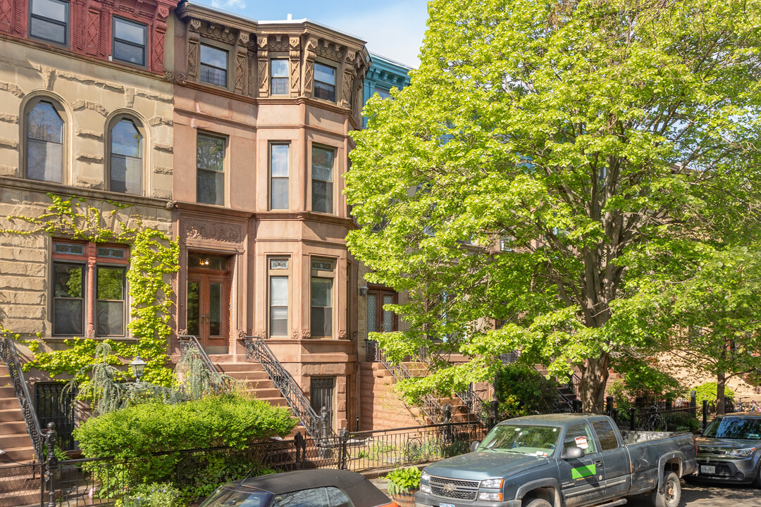 167 Bainbridge Street in Brooklyn, NY - Building Photo